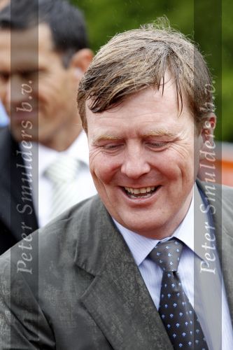 Wemeldinge/Middelburg  30 april 2010
Koningin Beatrix Prins Willem Alexander Prinses Maxima Prins Friso Prinses mabel Wisse Smit Prins Constantijn Prinses laurentien Pieter v Vollenhoven Prinses Margriet Prins Bernhard jr en Prinses Annette Prins Pieter Christiaan Prinses Anita Prins Floris en Prinses Aimee vieren koninginnedag.
Peter Smulders bv