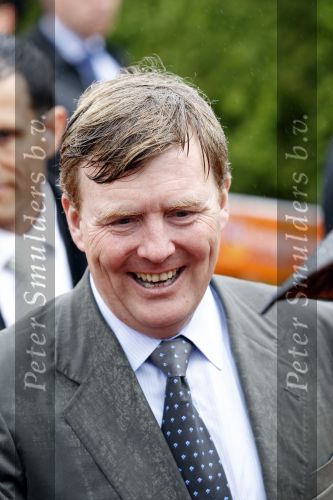 Wemeldinge/Middelburg  30 april 2010
Koningin Beatrix Prins Willem Alexander Prinses Maxima Prins Friso Prinses mabel Wisse Smit Prins Constantijn Prinses laurentien Pieter v Vollenhoven Prinses Margriet Prins Bernhard jr en Prinses Annette Prins Pieter Christiaan Prinses Anita Prins Floris en Prinses Aimee vieren koninginnedag.
Peter Smulders bv