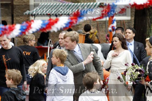 Wemeldinge/Middelburg  30 april 2010
Koningin Beatrix Prins Willem Alexander Prinses Maxima Prins Friso Prinses mabel Wisse Smit Prins Constantijn Prinses laurentien Pieter v Vollenhoven Prinses Margriet Prins Bernhard jr en Prinses Annette Prins Pieter Christiaan Prinses Anita Prins Floris en Prinses Aimee vieren koninginnedag.
Peter Smulders bv