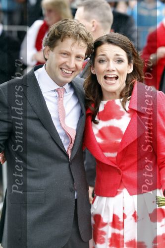Wemeldinge/Middelburg  30 april 2010
Koningin Beatrix Prins Willem Alexander Prinses Maxima Prins Friso Prinses mabel Wisse Smit Prins Constantijn Prinses laurentien Pieter v Vollenhoven Prinses Margriet Prins Bernhard jr en Prinses Annette Prins Pieter Christiaan Prinses Anita Prins Floris en Prinses Aimee vieren koninginnedag.
Peter Smulders bv