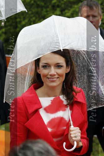 Wemeldinge/Middelburg  30 april 2010
Koningin Beatrix Prins Willem Alexander Prinses Maxima Prins Friso Prinses mabel Wisse Smit Prins Constantijn Prinses laurentien Pieter v Vollenhoven Prinses Margriet Prins Bernhard jr en Prinses Annette Prins Pieter Christiaan Prinses Anita Prins Floris en Prinses Aimee vieren koninginnedag.
Peter Smulders bv