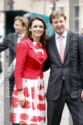 Wemeldinge/Middelburg  30 april 2010
Koningin Beatrix Prins Willem Alexander Prinses Maxima Prins Friso Prinses mabel Wisse Smit Prins Constantijn Prinses laurentien Pieter v Vollenhoven Prinses Margriet Prins Bernhard jr en Prinses Annette Prins Pieter Christiaan Prinses Anita Prins Floris en Prinses Aimee vieren koninginnedag.
Peter Smulders bv