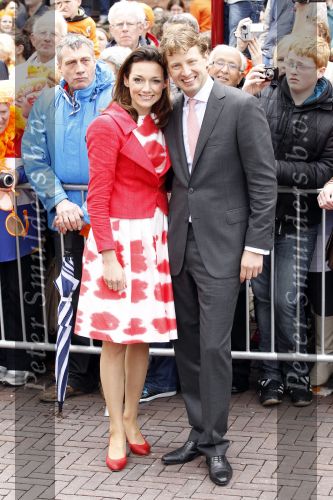 Wemeldinge/Middelburg  30 april 2010
Koningin Beatrix Prins Willem Alexander Prinses Maxima Prins Friso Prinses mabel Wisse Smit Prins Constantijn Prinses laurentien Pieter v Vollenhoven Prinses Margriet Prins Bernhard jr en Prinses Annette Prins Pieter Christiaan Prinses Anita Prins Floris en Prinses Aimee vieren koninginnedag.
Peter Smulders bv