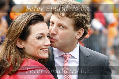 Wemeldinge/Middelburg  30 april 2010
Koningin Beatrix Prins Willem Alexander Prinses Maxima Prins Friso Prinses mabel Wisse Smit Prins Constantijn Prinses laurentien Pieter v Vollenhoven Prinses Margriet Prins Bernhard jr en Prinses Annette Prins Pieter Christiaan Prinses Anita Prins Floris en Prinses Aimee vieren koninginnedag.
Peter Smulders bv