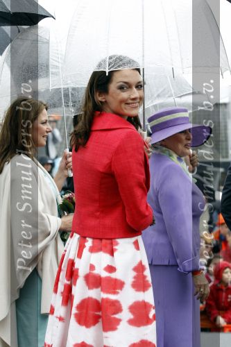 Wemeldinge/Middelburg  30 april 2010
Koningin Beatrix Prins Willem Alexander Prinses Maxima Prins Friso Prinses mabel Wisse Smit Prins Constantijn Prinses laurentien Pieter v Vollenhoven Prinses Margriet Prins Bernhard jr en Prinses Annette Prins Pieter Christiaan Prinses Anita Prins Floris en Prinses Aimee vieren koninginnedag.
Peter Smulders bv