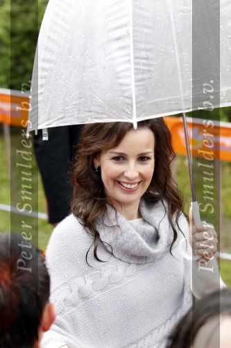 Wemeldinge/Middelburg  30 april 2010
Koningin Beatrix Prins Willem Alexander Prinses Maxima Prins Friso Prinses mabel Wisse Smit Prins Constantijn Prinses laurentien Pieter v Vollenhoven Prinses Margriet Prins Bernhard jr en Prinses Annette Prins Pieter Christiaan Prinses Anita Prins Floris en Prinses Aimee vieren koninginnedag.
Peter Smulders bv