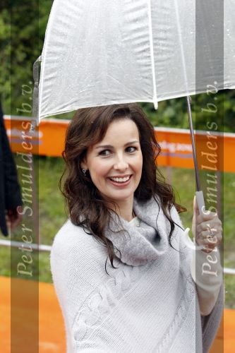 Wemeldinge/Middelburg  30 april 2010
Koningin Beatrix Prins Willem Alexander Prinses Maxima Prins Friso Prinses mabel Wisse Smit Prins Constantijn Prinses laurentien Pieter v Vollenhoven Prinses Margriet Prins Bernhard jr en Prinses Annette Prins Pieter Christiaan Prinses Anita Prins Floris en Prinses Aimee vieren koninginnedag.
Peter Smulders bv