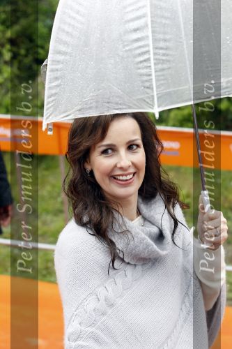 Wemeldinge/Middelburg  30 april 2010
Koningin Beatrix Prins Willem Alexander Prinses Maxima Prins Friso Prinses mabel Wisse Smit Prins Constantijn Prinses laurentien Pieter v Vollenhoven Prinses Margriet Prins Bernhard jr en Prinses Annette Prins Pieter Christiaan Prinses Anita Prins Floris en Prinses Aimee vieren koninginnedag.
Peter Smulders bv