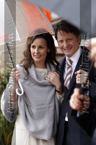 Wemeldinge/Middelburg  30 april 2010
Koningin Beatrix Prins Willem Alexander Prinses Maxima Prins Friso Prinses mabel Wisse Smit Prins Constantijn Prinses laurentien Pieter v Vollenhoven Prinses Margriet Prins Bernhard jr en Prinses Annette Prins Pieter Christiaan Prinses Anita Prins Floris en Prinses Aimee vieren koninginnedag.
Peter Smulders bv