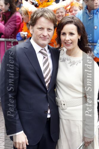 Wemeldinge/Middelburg  30 april 2010
Koningin Beatrix Prins Willem Alexander Prinses Maxima Prins Friso Prinses mabel Wisse Smit Prins Constantijn Prinses laurentien Pieter v Vollenhoven Prinses Margriet Prins Bernhard jr en Prinses Annette Prins Pieter Christiaan Prinses Anita Prins Floris en Prinses Aimee vieren koninginnedag.
Peter Smulders bv