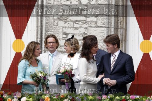Wemeldinge/Middelburg  30 april 2010
Koningin Beatrix Prins Willem Alexander Prinses Maxima Prins Friso Prinses mabel Wisse Smit Prins Constantijn Prinses laurentien Pieter v Vollenhoven Prinses Margriet Prins Bernhard jr en Prinses Annette Prins Pieter Christiaan Prinses Anita Prins Floris en Prinses Aimee vieren koninginnedag.
Peter Smulders bv