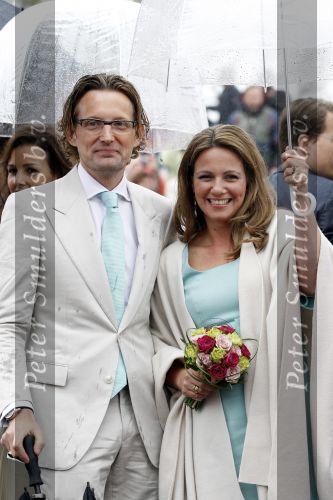 Wemeldinge/Middelburg  30 april 2010
Koningin Beatrix Prins Willem Alexander Prinses Maxima Prins Friso Prinses mabel Wisse Smit Prins Constantijn Prinses laurentien Pieter v Vollenhoven Prinses Margriet Prins Bernhard jr en Prinses Annette Prins Pieter Christiaan Prinses Anita Prins Floris en Prinses Aimee vieren koninginnedag.
Peter Smulders bv