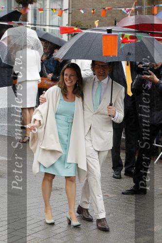 Wemeldinge/Middelburg  30 april 2010
Koningin Beatrix Prins Willem Alexander Prinses Maxima Prins Friso Prinses mabel Wisse Smit Prins Constantijn Prinses laurentien Pieter v Vollenhoven Prinses Margriet Prins Bernhard jr en Prinses Annette Prins Pieter Christiaan Prinses Anita Prins Floris en Prinses Aimee vieren koninginnedag.
Peter Smulders bv