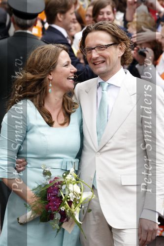 Wemeldinge/Middelburg  30 april 2010
Koningin Beatrix Prins Willem Alexander Prinses Maxima Prins Friso Prinses mabel Wisse Smit Prins Constantijn Prinses laurentien Pieter v Vollenhoven Prinses Margriet Prins Bernhard jr en Prinses Annette Prins Pieter Christiaan Prinses Anita Prins Floris en Prinses Aimee vieren koninginnedag.
Peter Smulders bv