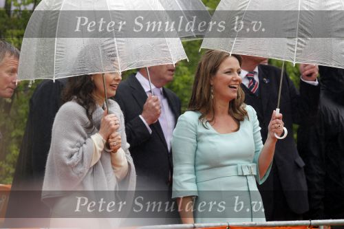 Wemeldinge/Middelburg  30 april 2010
Koningin Beatrix Prins Willem Alexander Prinses Maxima Prins Friso Prinses mabel Wisse Smit Prins Constantijn Prinses laurentien Pieter v Vollenhoven Prinses Margriet Prins Bernhard jr en Prinses Annette Prins Pieter Christiaan Prinses Anita Prins Floris en Prinses Aimee vieren koninginnedag.
Peter Smulders bv