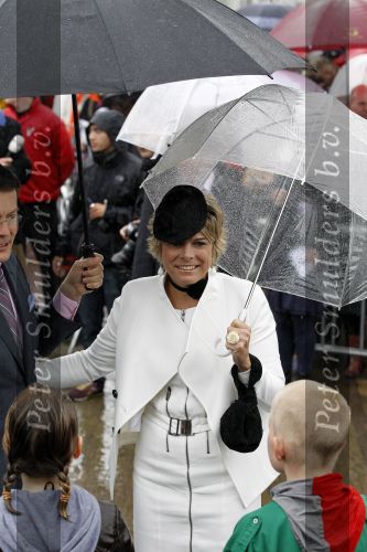 Wemeldinge/Middelburg  30 april 2010
Koningin Beatrix Prins Willem Alexander Prinses Maxima Prins Friso Prinses mabel Wisse Smit Prins Constantijn Prinses laurentien Pieter v Vollenhoven Prinses Margriet Prins Bernhard jr en Prinses Annette Prins Pieter Christiaan Prinses Anita Prins Floris en Prinses Aimee vieren koninginnedag.
Peter Smulders bv