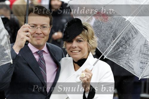 Wemeldinge/Middelburg  30 april 2010
Koningin Beatrix Prins Willem Alexander Prinses Maxima Prins Friso Prinses mabel Wisse Smit Prins Constantijn Prinses laurentien Pieter v Vollenhoven Prinses Margriet Prins Bernhard jr en Prinses Annette Prins Pieter Christiaan Prinses Anita Prins Floris en Prinses Aimee vieren koninginnedag.
Peter Smulders bv