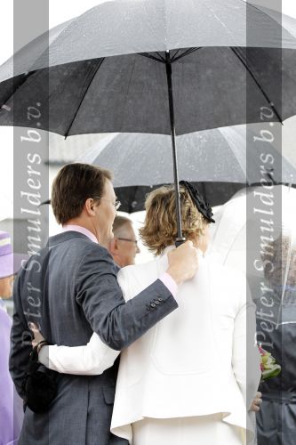 Wemeldinge/Middelburg  30 april 2010
Koningin Beatrix Prins Willem Alexander Prinses Maxima Prins Friso Prinses mabel Wisse Smit Prins Constantijn Prinses laurentien Pieter v Vollenhoven Prinses Margriet Prins Bernhard jr en Prinses Annette Prins Pieter Christiaan Prinses Anita Prins Floris en Prinses Aimee vieren koninginnedag.
Peter Smulders bv