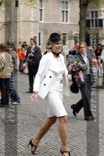 Wemeldinge/Middelburg  30 april 2010
Koningin Beatrix Prins Willem Alexander Prinses Maxima Prins Friso Prinses mabel Wisse Smit Prins Constantijn Prinses laurentien Pieter v Vollenhoven Prinses Margriet Prins Bernhard jr en Prinses Annette Prins Pieter Christiaan Prinses Anita Prins Floris en Prinses Aimee vieren koninginnedag.
Peter Smulders bv