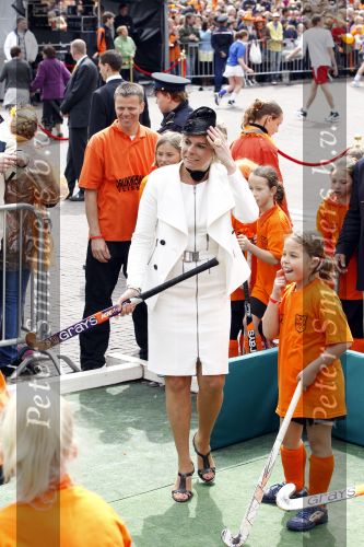 Wemeldinge/Middelburg  30 april 2010
Koningin Beatrix Prins Willem Alexander Prinses Maxima Prins Friso Prinses mabel Wisse Smit Prins Constantijn Prinses laurentien Pieter v Vollenhoven Prinses Margriet Prins Bernhard jr en Prinses Annette Prins Pieter Christiaan Prinses Anita Prins Floris en Prinses Aimee vieren koninginnedag.
Peter Smulders bv