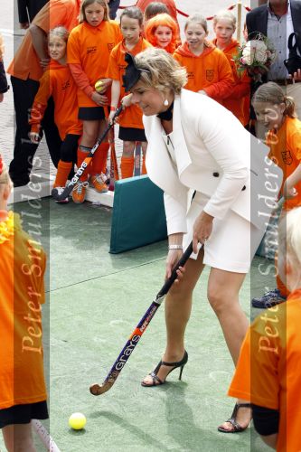 Wemeldinge/Middelburg  30 april 2010
Koningin Beatrix Prins Willem Alexander Prinses Maxima Prins Friso Prinses mabel Wisse Smit Prins Constantijn Prinses laurentien Pieter v Vollenhoven Prinses Margriet Prins Bernhard jr en Prinses Annette Prins Pieter Christiaan Prinses Anita Prins Floris en Prinses Aimee vieren koninginnedag.
Peter Smulders bv