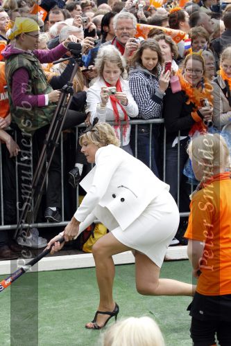 Wemeldinge/Middelburg  30 april 2010
Koningin Beatrix Prins Willem Alexander Prinses Maxima Prins Friso Prinses mabel Wisse Smit Prins Constantijn Prinses laurentien Pieter v Vollenhoven Prinses Margriet Prins Bernhard jr en Prinses Annette Prins Pieter Christiaan Prinses Anita Prins Floris en Prinses Aimee vieren koninginnedag.
Peter Smulders bv