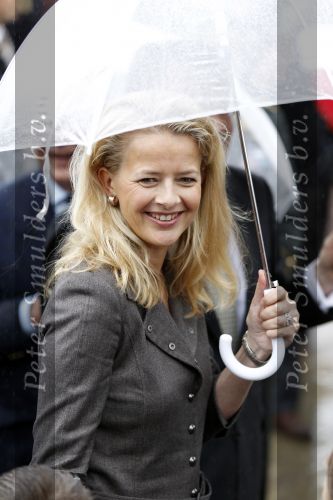 Wemeldinge/Middelburg  30 april 2010
Koningin Beatrix Prins Willem Alexander Prinses Maxima Prins Friso Prinses mabel Wisse Smit Prins Constantijn Prinses laurentien Pieter v Vollenhoven Prinses Margriet Prins Bernhard jr en Prinses Annette Prins Pieter Christiaan Prinses Anita Prins Floris en Prinses Aimee vieren koninginnedag.
Peter Smulders bv