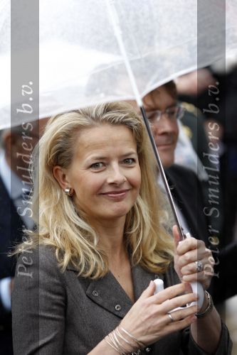 Wemeldinge/Middelburg  30 april 2010
Koningin Beatrix Prins Willem Alexander Prinses Maxima Prins Friso Prinses mabel Wisse Smit Prins Constantijn Prinses laurentien Pieter v Vollenhoven Prinses Margriet Prins Bernhard jr en Prinses Annette Prins Pieter Christiaan Prinses Anita Prins Floris en Prinses Aimee vieren koninginnedag.
Peter Smulders bv