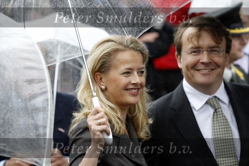 Wemeldinge/Middelburg  30 april 2010
Koningin Beatrix Prins Willem Alexander Prinses Maxima Prins Friso Prinses mabel Wisse Smit Prins Constantijn Prinses laurentien Pieter v Vollenhoven Prinses Margriet Prins Bernhard jr en Prinses Annette Prins Pieter Christiaan Prinses Anita Prins Floris en Prinses Aimee vieren koninginnedag.
Peter Smulders bv