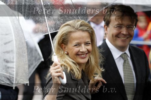 Wemeldinge/Middelburg  30 april 2010
Koningin Beatrix Prins Willem Alexander Prinses Maxima Prins Friso Prinses mabel Wisse Smit Prins Constantijn Prinses laurentien Pieter v Vollenhoven Prinses Margriet Prins Bernhard jr en Prinses Annette Prins Pieter Christiaan Prinses Anita Prins Floris en Prinses Aimee vieren koninginnedag.
Peter Smulders bv