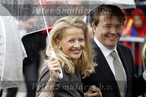 Wemeldinge/Middelburg  30 april 2010
Koningin Beatrix Prins Willem Alexander Prinses Maxima Prins Friso Prinses mabel Wisse Smit Prins Constantijn Prinses laurentien Pieter v Vollenhoven Prinses Margriet Prins Bernhard jr en Prinses Annette Prins Pieter Christiaan Prinses Anita Prins Floris en Prinses Aimee vieren koninginnedag.
Peter Smulders bv