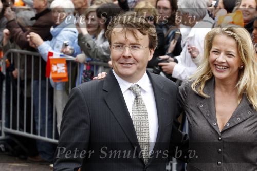 Wemeldinge/Middelburg  30 april 2010
Koningin Beatrix Prins Willem Alexander Prinses Maxima Prins Friso Prinses mabel Wisse Smit Prins Constantijn Prinses laurentien Pieter v Vollenhoven Prinses Margriet Prins Bernhard jr en Prinses Annette Prins Pieter Christiaan Prinses Anita Prins Floris en Prinses Aimee vieren koninginnedag.
Peter Smulders bv