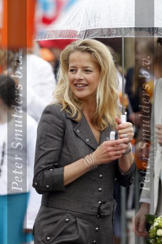 Wemeldinge/Middelburg  30 april 2010
Koningin Beatrix Prins Willem Alexander Prinses Maxima Prins Friso Prinses mabel Wisse Smit Prins Constantijn Prinses laurentien Pieter v Vollenhoven Prinses Margriet Prins Bernhard jr en Prinses Annette Prins Pieter Christiaan Prinses Anita Prins Floris en Prinses Aimee vieren koninginnedag.
Peter Smulders bv