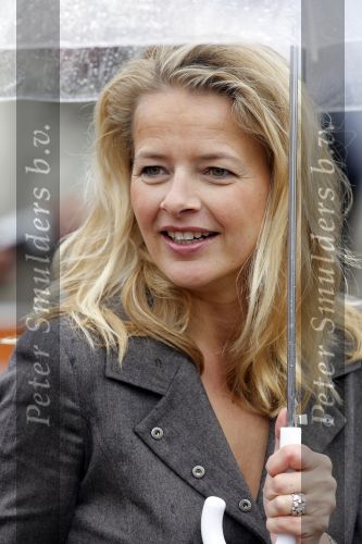 Wemeldinge/Middelburg  30 april 2010
Koningin Beatrix Prins Willem Alexander Prinses Maxima Prins Friso Prinses mabel Wisse Smit Prins Constantijn Prinses laurentien Pieter v Vollenhoven Prinses Margriet Prins Bernhard jr en Prinses Annette Prins Pieter Christiaan Prinses Anita Prins Floris en Prinses Aimee vieren koninginnedag.
Peter Smulders bv