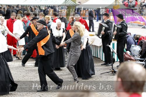 Wemeldinge/Middelburg  30 april 2010
Koningin Beatrix Prins Willem Alexander Prinses Maxima Prins Friso Prinses mabel Wisse Smit Prins Constantijn Prinses laurentien Pieter v Vollenhoven Prinses Margriet Prins Bernhard jr en Prinses Annette Prins Pieter Christiaan Prinses Anita Prins Floris en Prinses Aimee vieren koninginnedag.
Peter Smulders bv