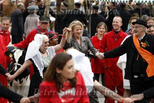 Wemeldinge/Middelburg  30 april 2010
Koningin Beatrix Prins Willem Alexander Prinses Maxima Prins Friso Prinses mabel Wisse Smit Prins Constantijn Prinses laurentien Pieter v Vollenhoven Prinses Margriet Prins Bernhard jr en Prinses Annette Prins Pieter Christiaan Prinses Anita Prins Floris en Prinses Aimee vieren koninginnedag.
Peter Smulders bv