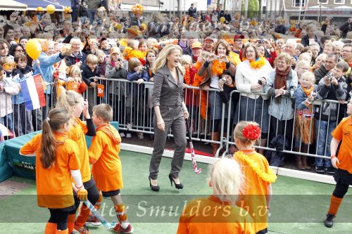 Wemeldinge/Middelburg  30 april 2010
Koningin Beatrix Prins Willem Alexander Prinses Maxima Prins Friso Prinses mabel Wisse Smit Prins Constantijn Prinses laurentien Pieter v Vollenhoven Prinses Margriet Prins Bernhard jr en Prinses Annette Prins Pieter Christiaan Prinses Anita Prins Floris en Prinses Aimee vieren koninginnedag.
Peter Smulders bv