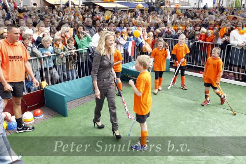 Wemeldinge/Middelburg  30 april 2010
Koningin Beatrix Prins Willem Alexander Prinses Maxima Prins Friso Prinses mabel Wisse Smit Prins Constantijn Prinses laurentien Pieter v Vollenhoven Prinses Margriet Prins Bernhard jr en Prinses Annette Prins Pieter Christiaan Prinses Anita Prins Floris en Prinses Aimee vieren koninginnedag.
Peter Smulders bv