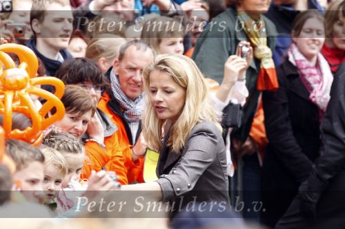 Wemeldinge/Middelburg  30 april 2010
Koningin Beatrix Prins Willem Alexander Prinses Maxima Prins Friso Prinses mabel Wisse Smit Prins Constantijn Prinses laurentien Pieter v Vollenhoven Prinses Margriet Prins Bernhard jr en Prinses Annette Prins Pieter Christiaan Prinses Anita Prins Floris en Prinses Aimee vieren koninginnedag.
Peter Smulders bv