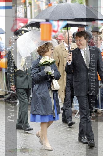 Wemeldinge/Middelburg  30 april 2010
Koningin Beatrix Prins Willem Alexander Prinses Maxima Prins Friso Prinses mabel Wisse Smit Prins Constantijn Prinses laurentien Pieter v Vollenhoven Prinses Margriet Prins Bernhard jr en Prinses Annette Prins Pieter Christiaan Prinses Anita Prins Floris en Prinses Aimee vieren koninginnedag.
Peter Smulders bv