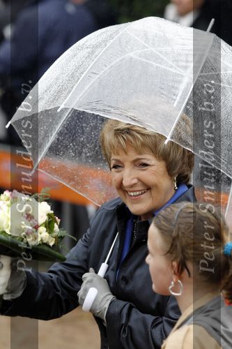 Wemeldinge/Middelburg  30 april 2010
Koningin Beatrix Prins Willem Alexander Prinses Maxima Prins Friso Prinses mabel Wisse Smit Prins Constantijn Prinses laurentien Pieter v Vollenhoven Prinses Margriet Prins Bernhard jr en Prinses Annette Prins Pieter Christiaan Prinses Anita Prins Floris en Prinses Aimee vieren koninginnedag.
Peter Smulders bv