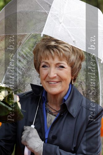 Wemeldinge/Middelburg  30 april 2010
Koningin Beatrix Prins Willem Alexander Prinses Maxima Prins Friso Prinses mabel Wisse Smit Prins Constantijn Prinses laurentien Pieter v Vollenhoven Prinses Margriet Prins Bernhard jr en Prinses Annette Prins Pieter Christiaan Prinses Anita Prins Floris en Prinses Aimee vieren koninginnedag.
Peter Smulders bv
