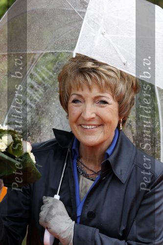 Wemeldinge/Middelburg  30 april 2010
Koningin Beatrix Prins Willem Alexander Prinses Maxima Prins Friso Prinses mabel Wisse Smit Prins Constantijn Prinses laurentien Pieter v Vollenhoven Prinses Margriet Prins Bernhard jr en Prinses Annette Prins Pieter Christiaan Prinses Anita Prins Floris en Prinses Aimee vieren koninginnedag.
Peter Smulders bv