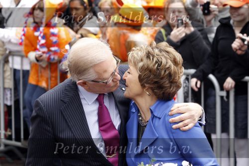Wemeldinge/Middelburg  30 april 2010
Koningin Beatrix Prins Willem Alexander Prinses Maxima Prins Friso Prinses mabel Wisse Smit Prins Constantijn Prinses laurentien Pieter v Vollenhoven Prinses Margriet Prins Bernhard jr en Prinses Annette Prins Pieter Christiaan Prinses Anita Prins Floris en Prinses Aimee vieren koninginnedag.
Peter Smulders bv