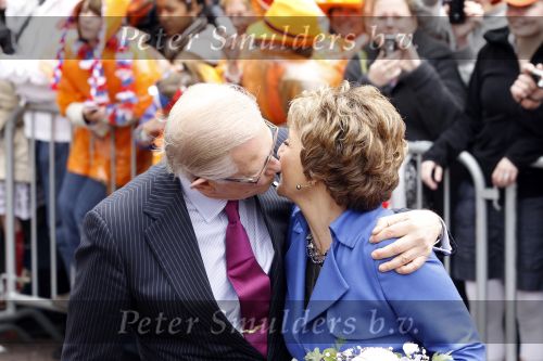 Wemeldinge/Middelburg  30 april 2010
Koningin Beatrix Prins Willem Alexander Prinses Maxima Prins Friso Prinses mabel Wisse Smit Prins Constantijn Prinses laurentien Pieter v Vollenhoven Prinses Margriet Prins Bernhard jr en Prinses Annette Prins Pieter Christiaan Prinses Anita Prins Floris en Prinses Aimee vieren koninginnedag.
Peter Smulders bv