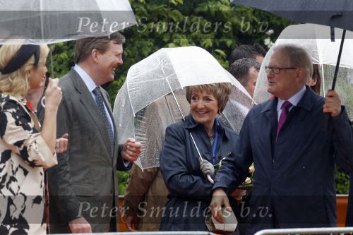 Wemeldinge/Middelburg  30 april 2010
Koningin Beatrix Prins Willem Alexander Prinses Maxima Prins Friso Prinses mabel Wisse Smit Prins Constantijn Prinses laurentien Pieter v Vollenhoven Prinses Margriet Prins Bernhard jr en Prinses Annette Prins Pieter Christiaan Prinses Anita Prins Floris en Prinses Aimee vieren koninginnedag.
Peter Smulders bv