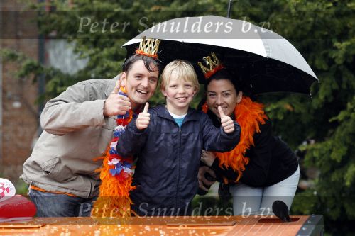 Wemeldinge/Middelburg  30 april 2010
Koningin Beatrix Prins Willem Alexander Prinses Maxima Prins Friso Prinses mabel Wisse Smit Prins Constantijn Prinses laurentien Pieter v Vollenhoven Prinses Margriet Prins Bernhard jr en Prinses Annette Prins Pieter Christiaan Prinses Anita Prins Floris en Prinses Aimee vieren koninginnedag.
Peter Smulders bv