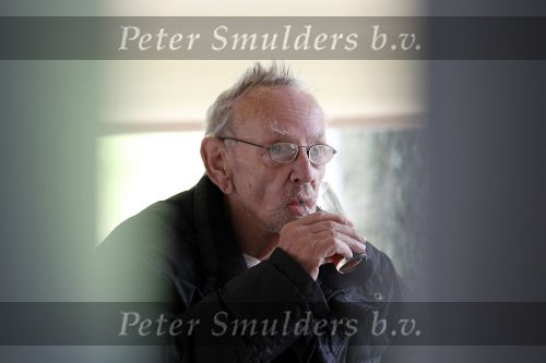 Laren 19 april 2010
Presentatie boek en de 85 e verjaardag van Johnny Kraaijkamp sr in het Rosa Spier huis. Rijk de Gooijer met zijn verzorgster
Peter Smulders bv