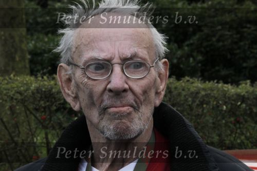 Laren 19 april 2010
Presentatie boek en de 85 e verjaardag van Johnny Kraaijkamp sr in het Rosa Spier huis. Rijk de Gooijer met zijn verzorgster
Peter Smulders bv