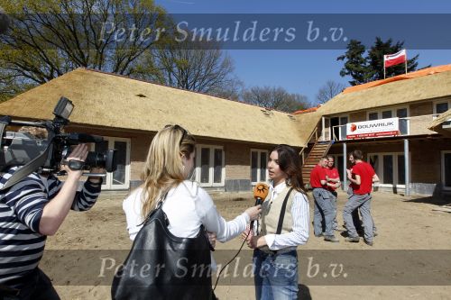 Laren 23 april 2010
Bereiken van het hoogste punt van het huis van Patrick Kluivert en Rossana Kluivert Lima in Laren. Shane en Nino waren ook aanwezig.
Peter Smulders bv